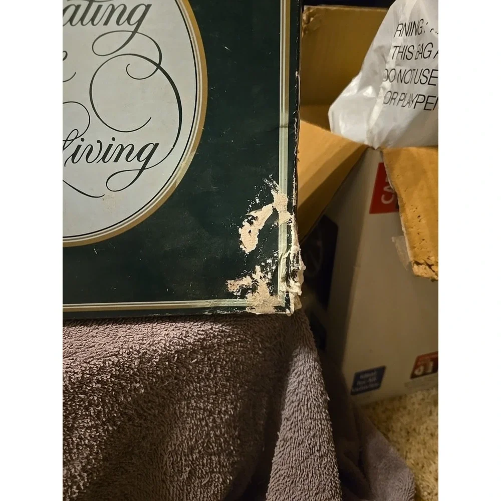 1983‎ Avon Christmas Memories Plate, original box